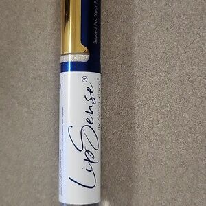 Senegence moisturizing lip gloss